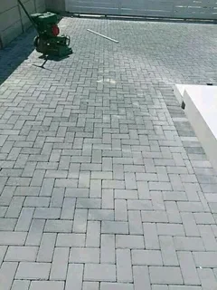 PAVÍNG &#64;R60 per square metre labour only 0813664446