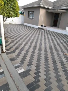 PAVÍNG &#64;R60 per square metre labour only 0813664446