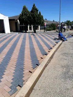 PAVÍNG &#64;R60 per square metre labour only 0813664446
