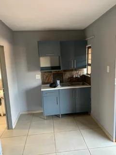 Bachelor apartment available immediately in Mapleton ext10 near Pick and Shoprite.