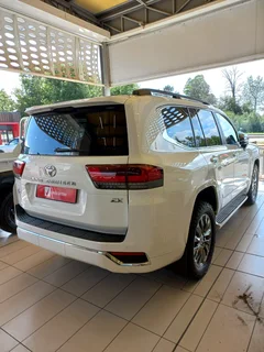 2023 Toyota Land Cruiser 300 V6 3.3D ZX