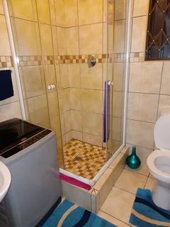 1 bedroom and open plane lounge and kitchen granny flat for rent at Empangeni town