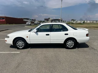 Toyota Camry 220SEI