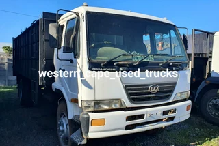 2004 Nissan UD80  Tipper