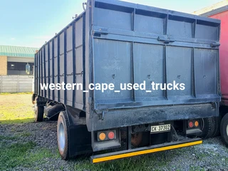 2004 Nissan UD80  Tipper