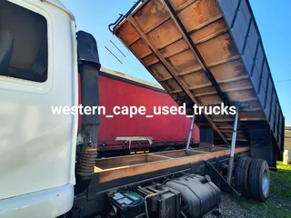 2004 Nissan UD80  Tipper