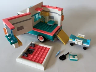 LEGO 42613 Heartlake City Hospital Ambulance (Friends) (6&#43;) (2024)