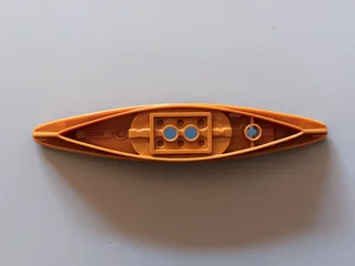 Pearl gold LEGO kayak (43185)