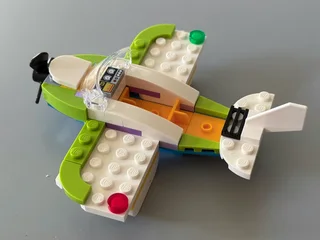 LEGO 42672 Creative Beach and Travel Suitcase (Friends) (5&#43;) (2025)