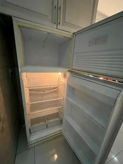 BIG DEFY FRIDGE FREEZER400 litre FOR SALE