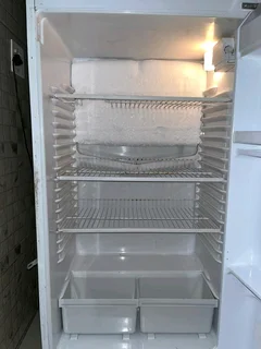 BIG DEFY FRIDGE FREEZER400 litre FOR SALE