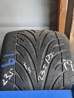 235/35/19 tyre