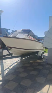 17 .6 ft tigerfish ski boat