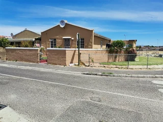 Neat Two-Bedroom House with a Wellpoint on a Corner Plot in Woodlands