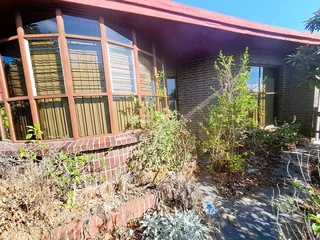 Inviting 4-Bedroom Home with Versatile Flatlet: A Harmony of Comfort and Convenience