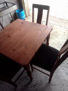 Wooden table and 5 chairs piece