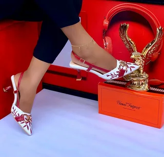 I'm looking for a 2 bedroom house to rent ba the end of this month or December