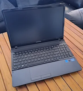 Samsung Core i5 Laptop (8Gb RAM | 512Gb SSD) Excellent Condition | New Battery Needed