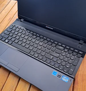 Samsung Core i5 Laptop (8Gb RAM | 512Gb SSD) Excellent Condition | New Battery Needed