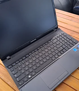 Samsung Core i5 Laptop (8Gb RAM | 512Gb SSD) Excellent Condition | New Battery Needed