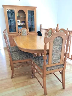 Solid Oak Dinning room set + cabinet