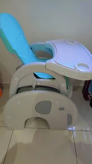 Baby feeding chair