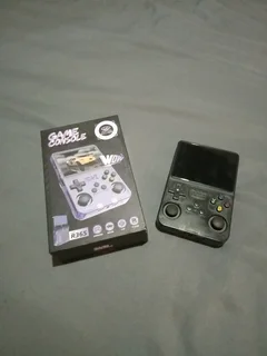 R36S Handheld console