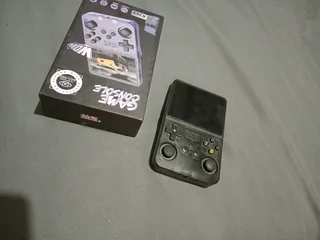 R36S Handheld console