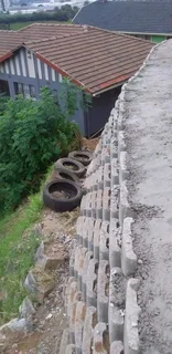 Retainer wall installation