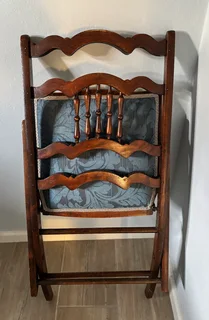 Upholstered fold up chairs