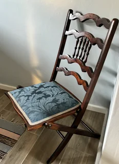 Upholstered fold up chairs