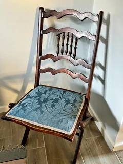 Upholstered fold up chairs