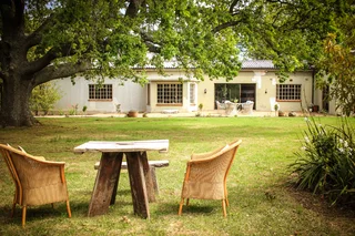 Charming Cottages On Idyllic Apple Farm
