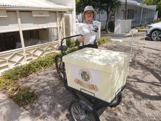 Two rooms to share with Lady Teacher