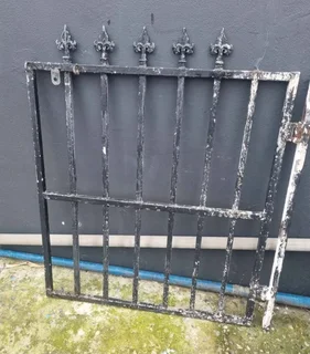 Metal security gate size 98x111cm