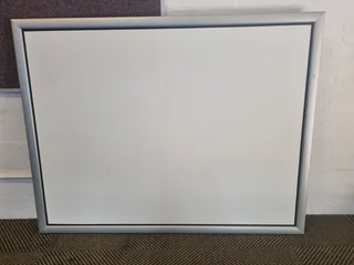 Wall mounted projector screen