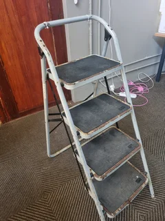 Old 4 step ladder, need tlc