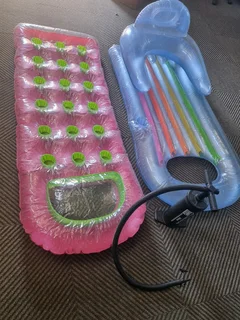 Inflatable floating lounge and hole mat