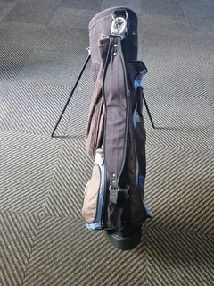 Golf bag with balls