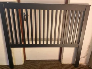 Wooden 3 quarter old bed head board size 142x122cm