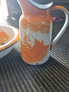 Enamel basin and jug