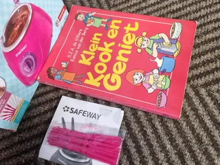 Safeway chocolate fondue set with recpie book