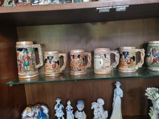 Deco figurines and vintage mugs