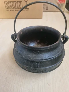 Heavy duty small pot without lid