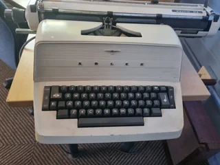 Electric type writer