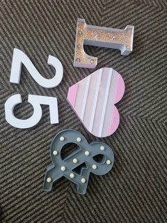 Deco lights and wooden numbers