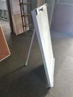 Parrot ground flip white board