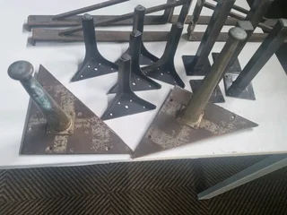 Metal shelf brackets/table legs