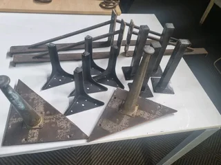 Metal shelf brackets/table legs