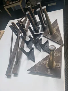 Metal shelf brackets/table legs